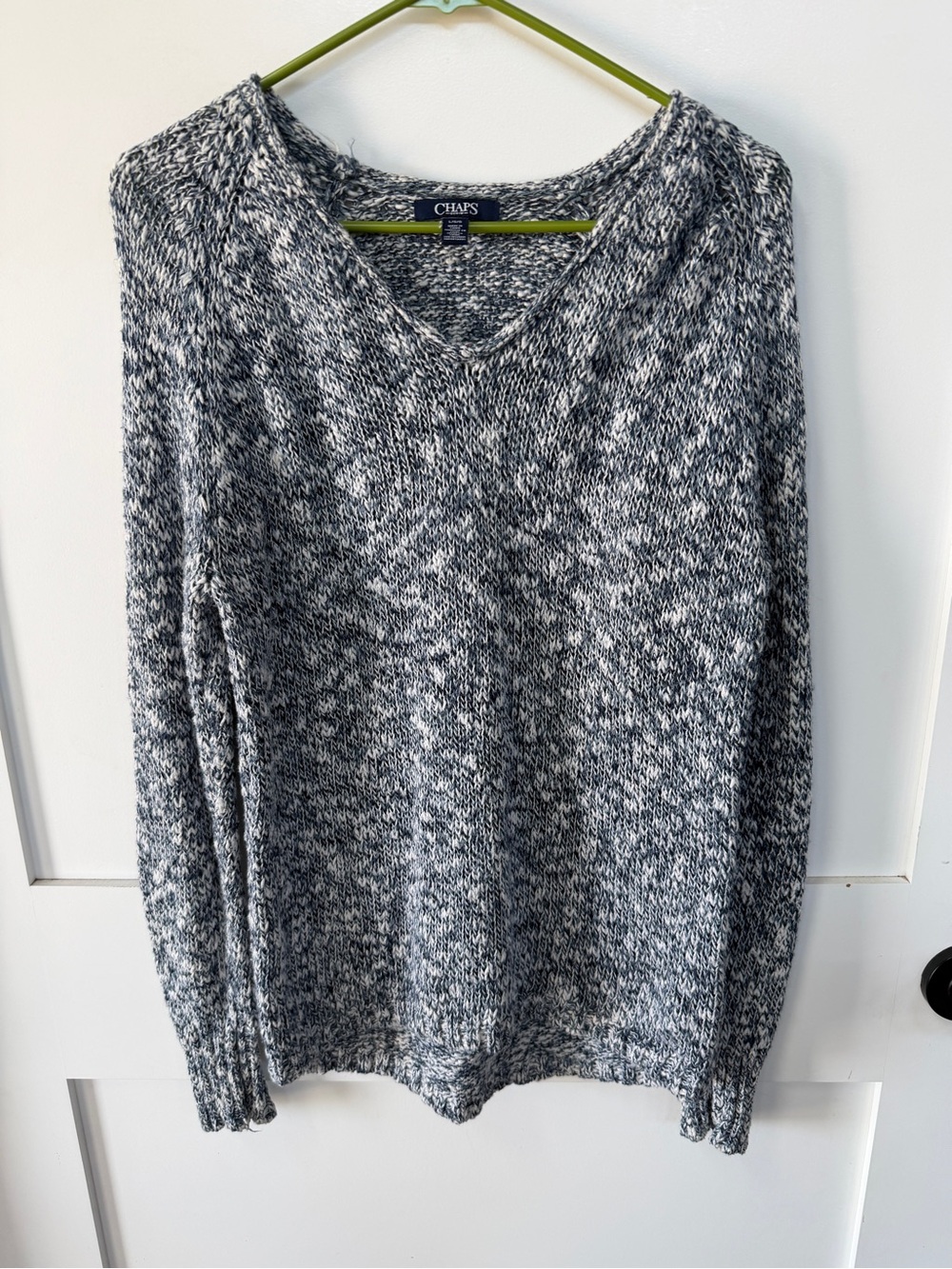 Chaps Women’s Marled Navy & White V-Neck Sweater l